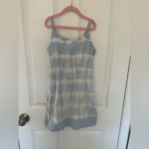 Blue/white tie dye casual Billabong mini dress.